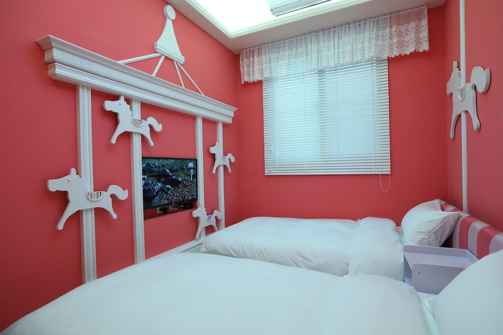 Happiness Station B&B 15/50