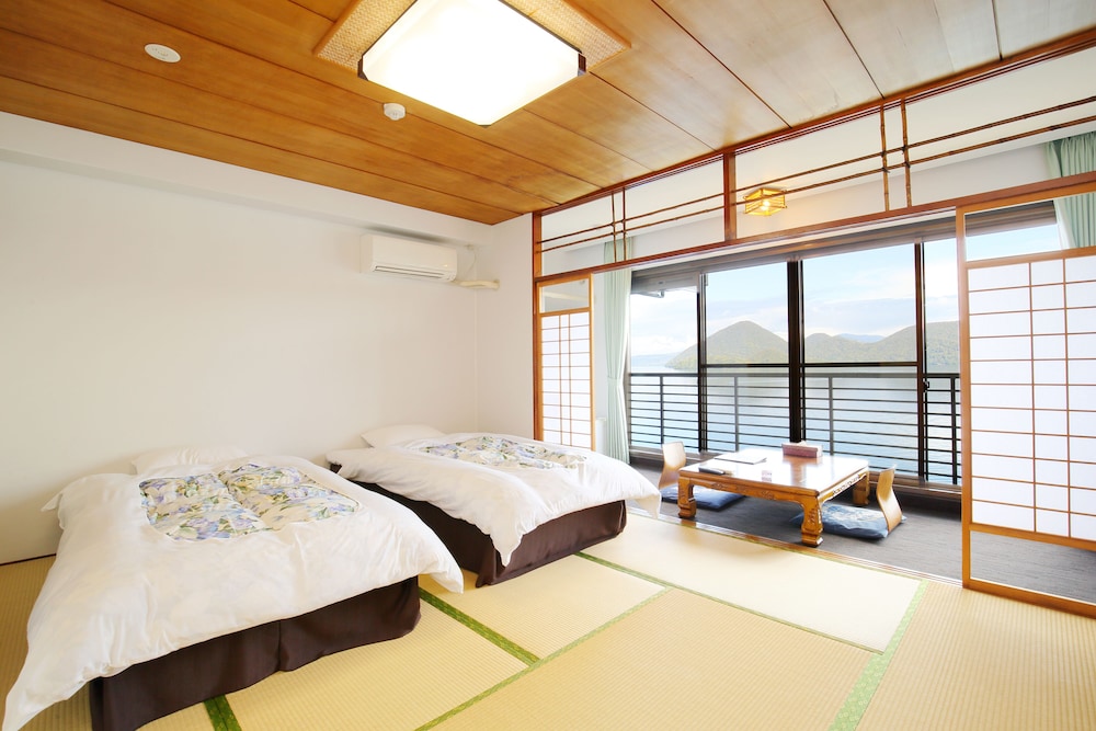 Japanese, Quadruple, Twin Beds, Lake View, High Floor