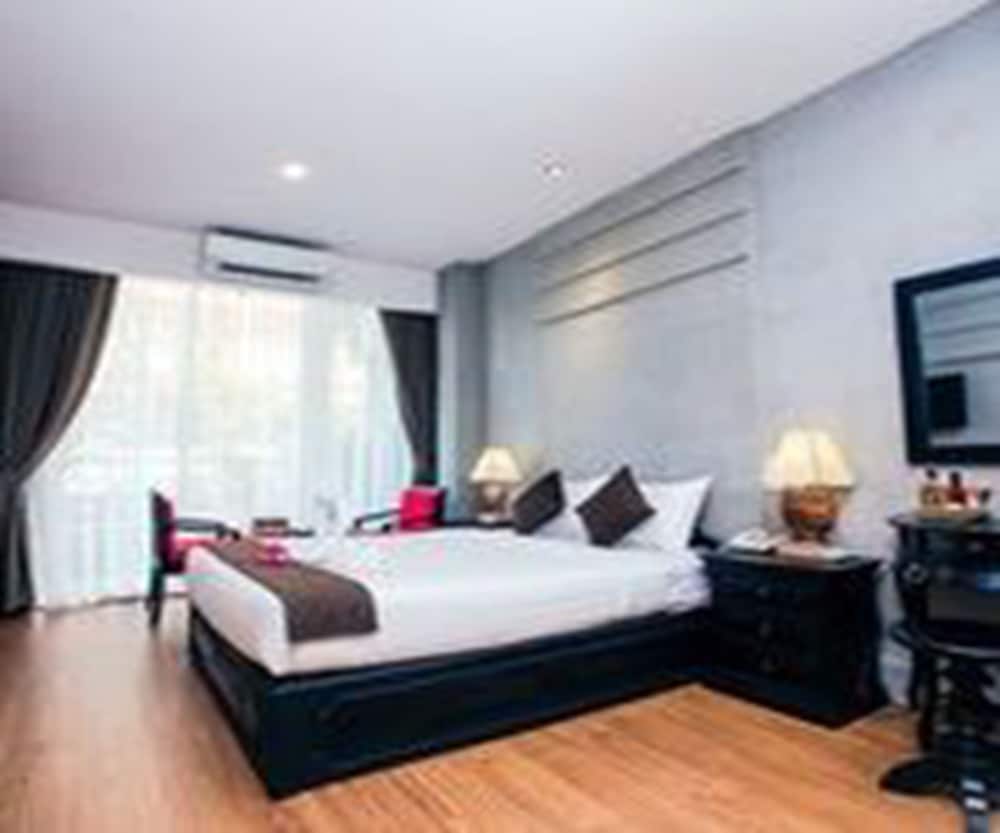 DELUXE, DOUBLE BED, BALCONY