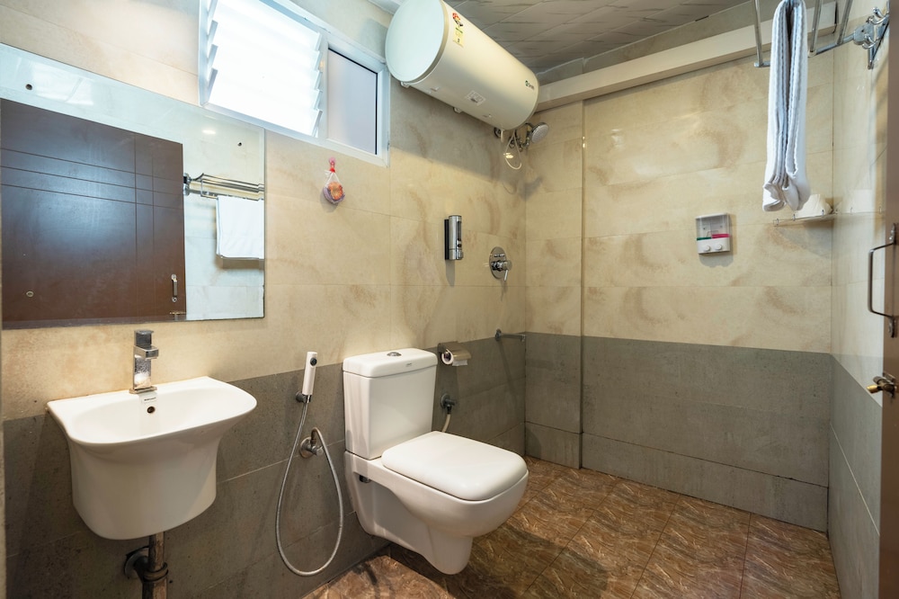 4 Seasons Suites 48/50