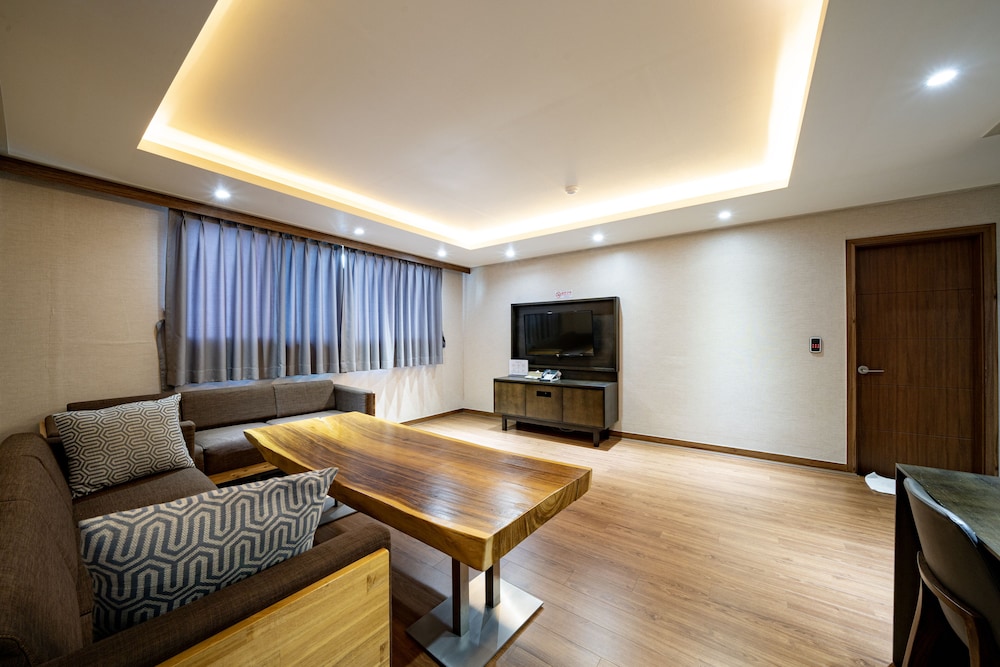 I-Check Hyunjin Hotel 50/67