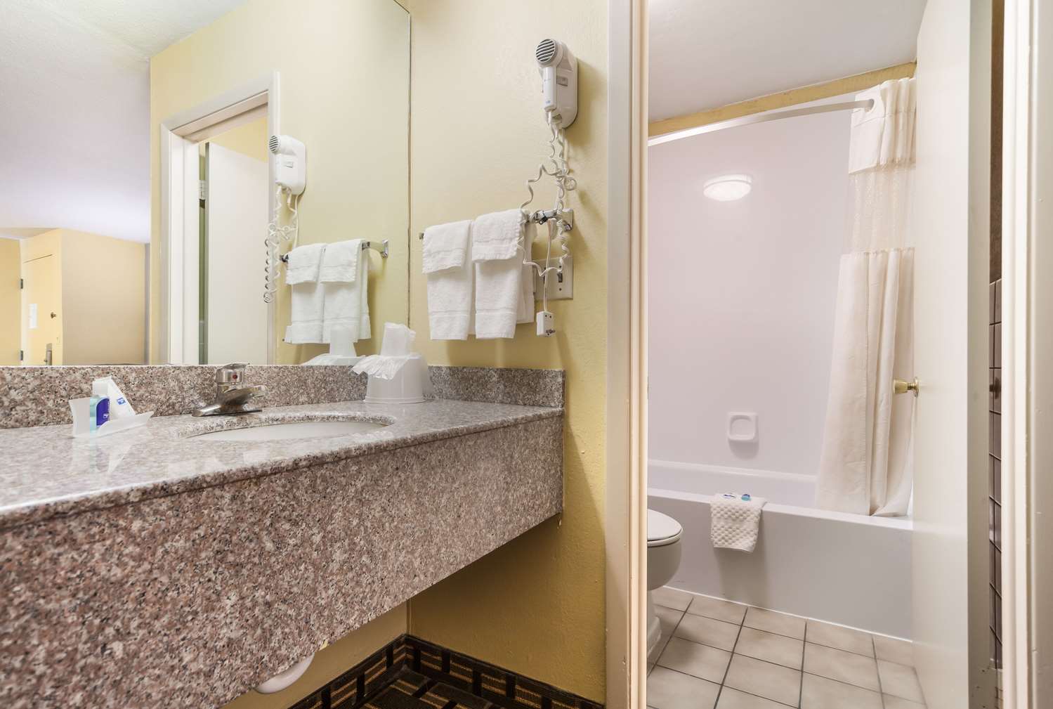 Rodeway Inn Lincoln West - University Area NE 42/42