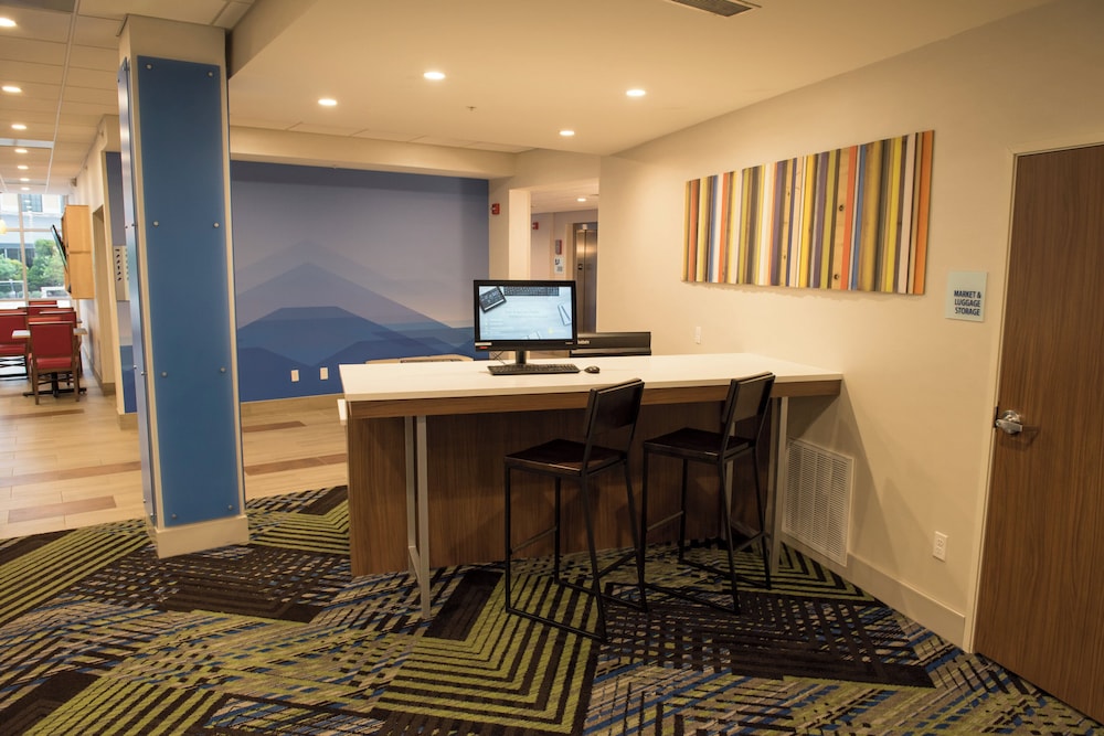Holiday Inn Express & Suites Dayton North - Vandalia 48/50