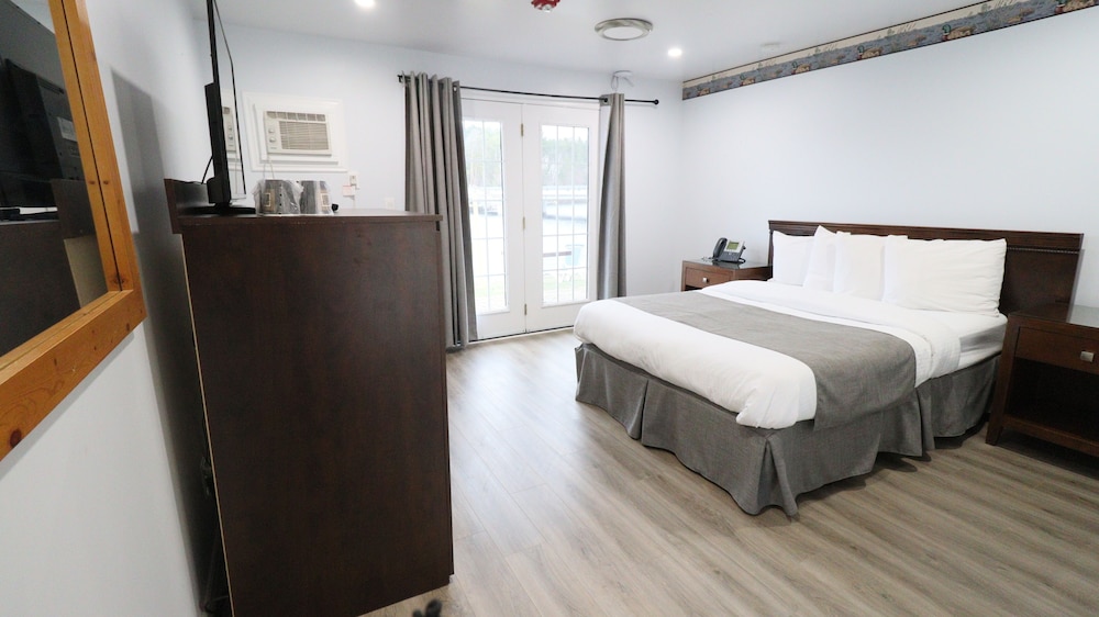 Algonquin Lakeside Inn 6/50