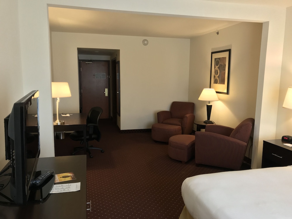Holiday Inn Express Syracuse-Fairgrounds 54/75