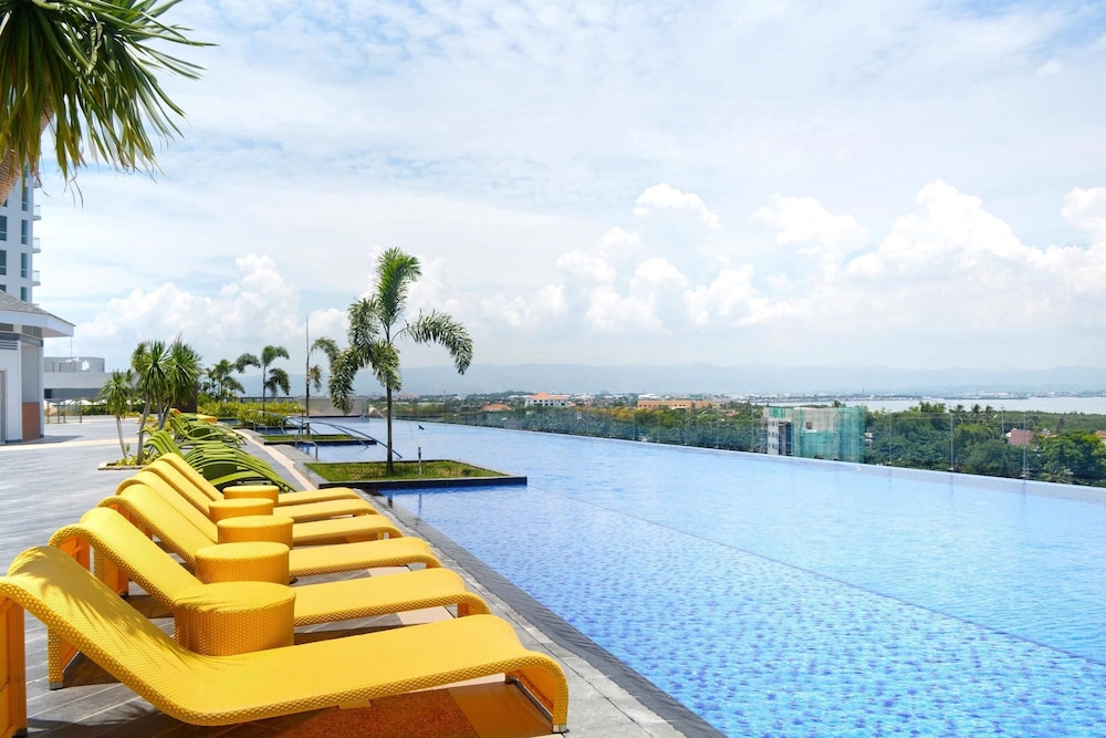CSuites at 8 Newtown Residences 49/50