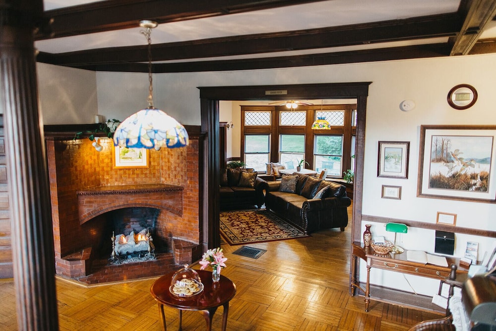 The Stonewall Jackson Inn 24/50