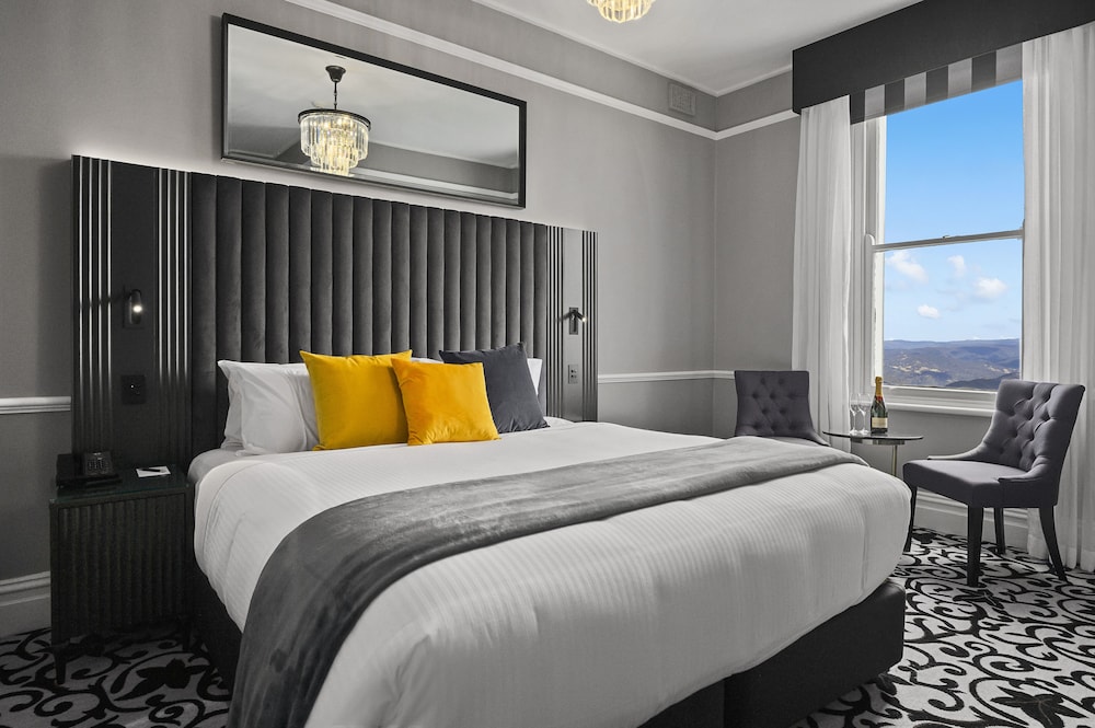 Deluxe, King Bed, Valley View