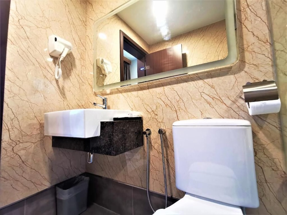 Prestigo Hotel 9/53