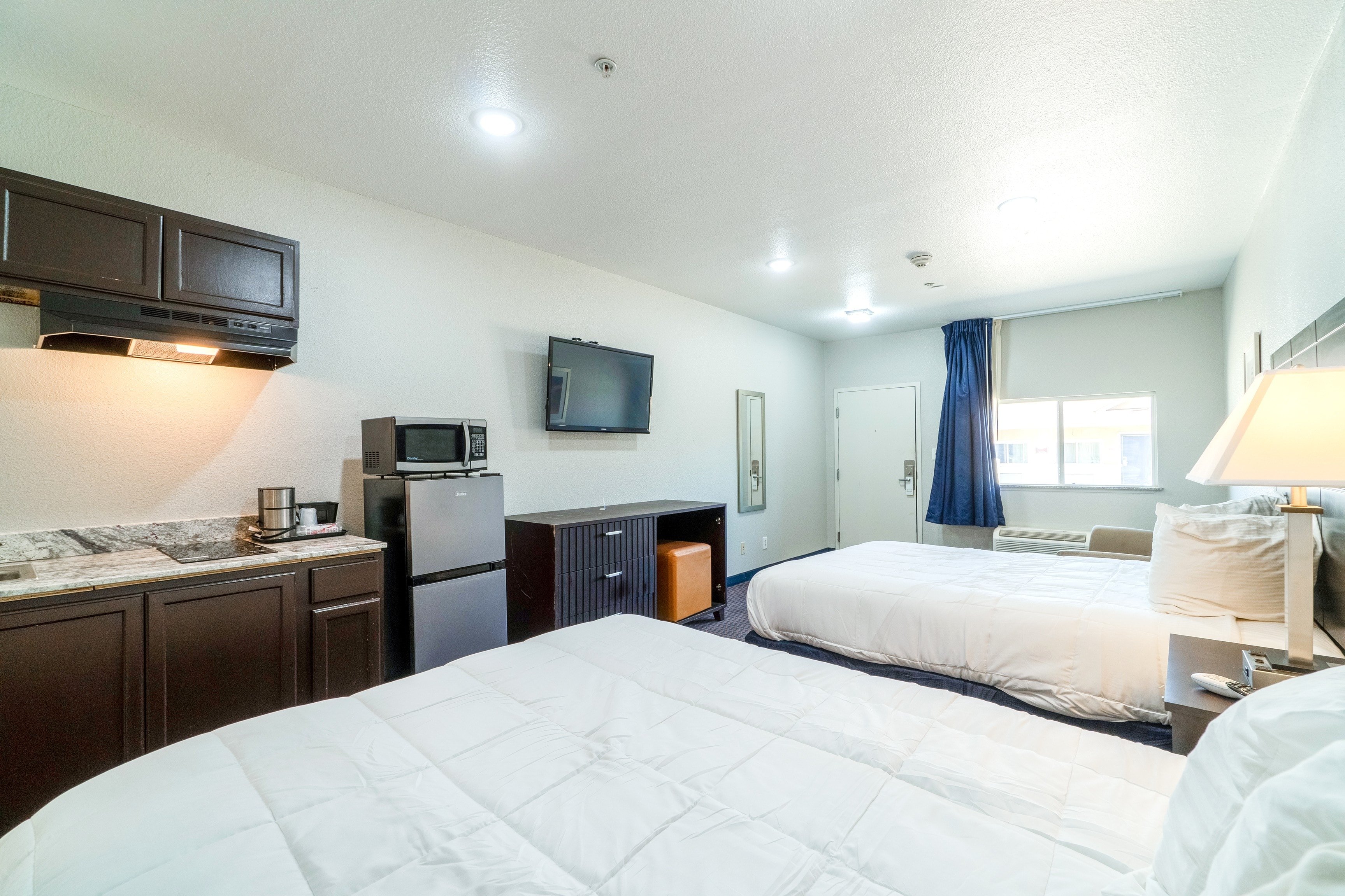 Atria Inn & Suites Kitchenette 25/43
