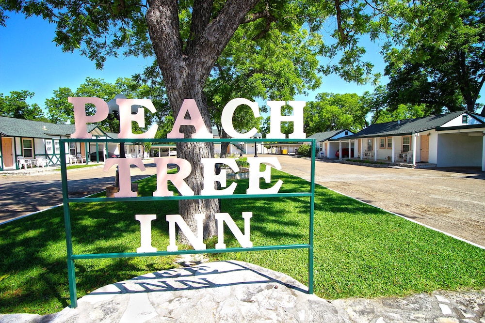 Peach Tree Inn & Suites 56/67