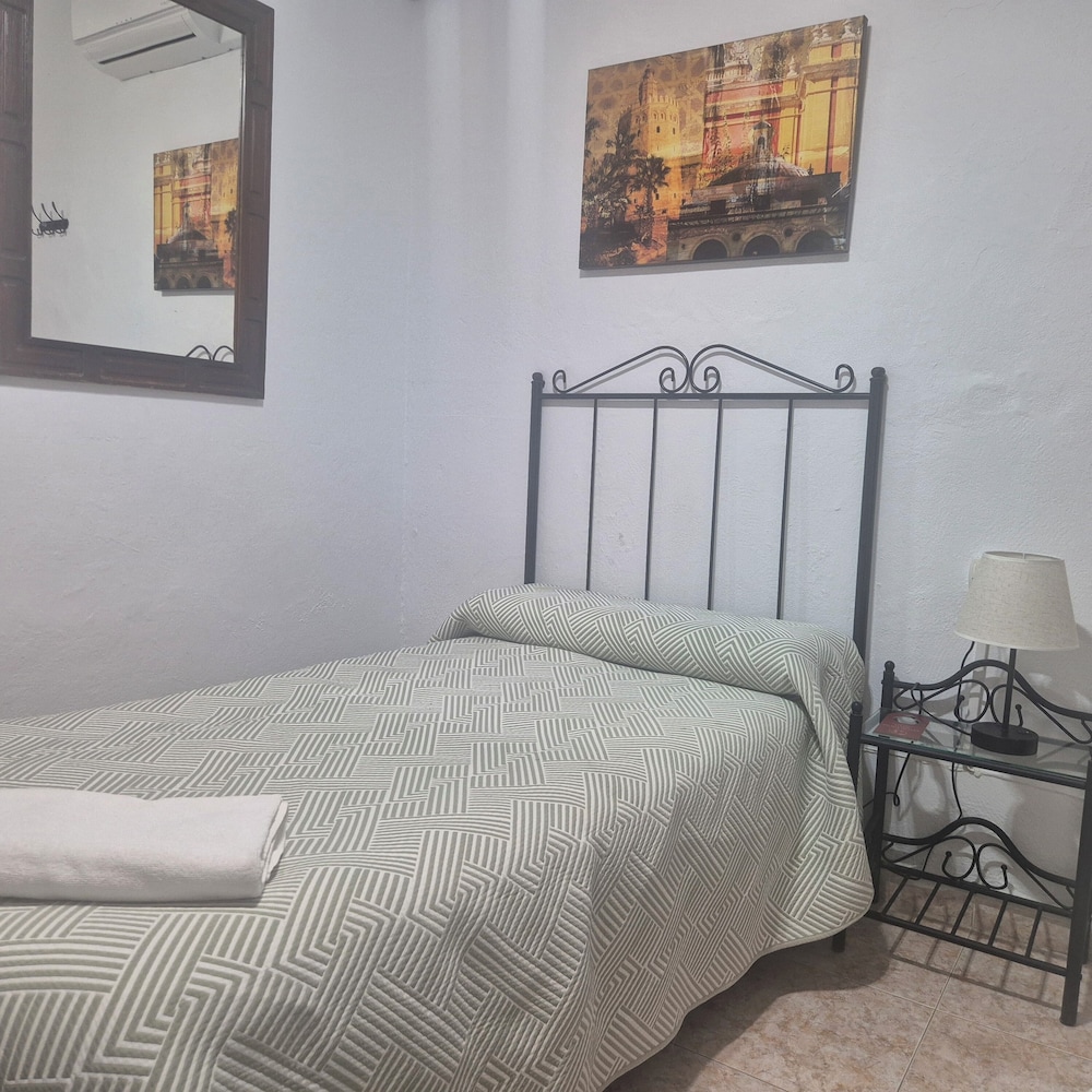 ROOM, DOUBLE OR TWIN BED, PRIVATE BATHROOM