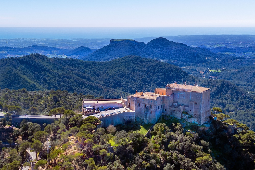Petit Hotel Hostatgeria Sant Salvador 18/66