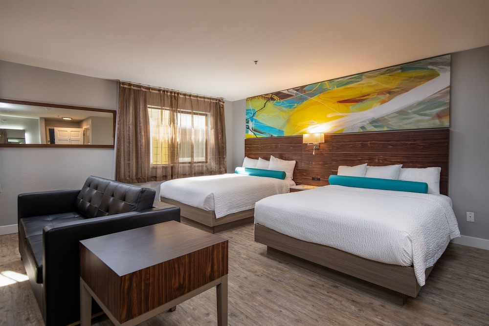 SUITE, 2 QUEEN BEDS, SOFA