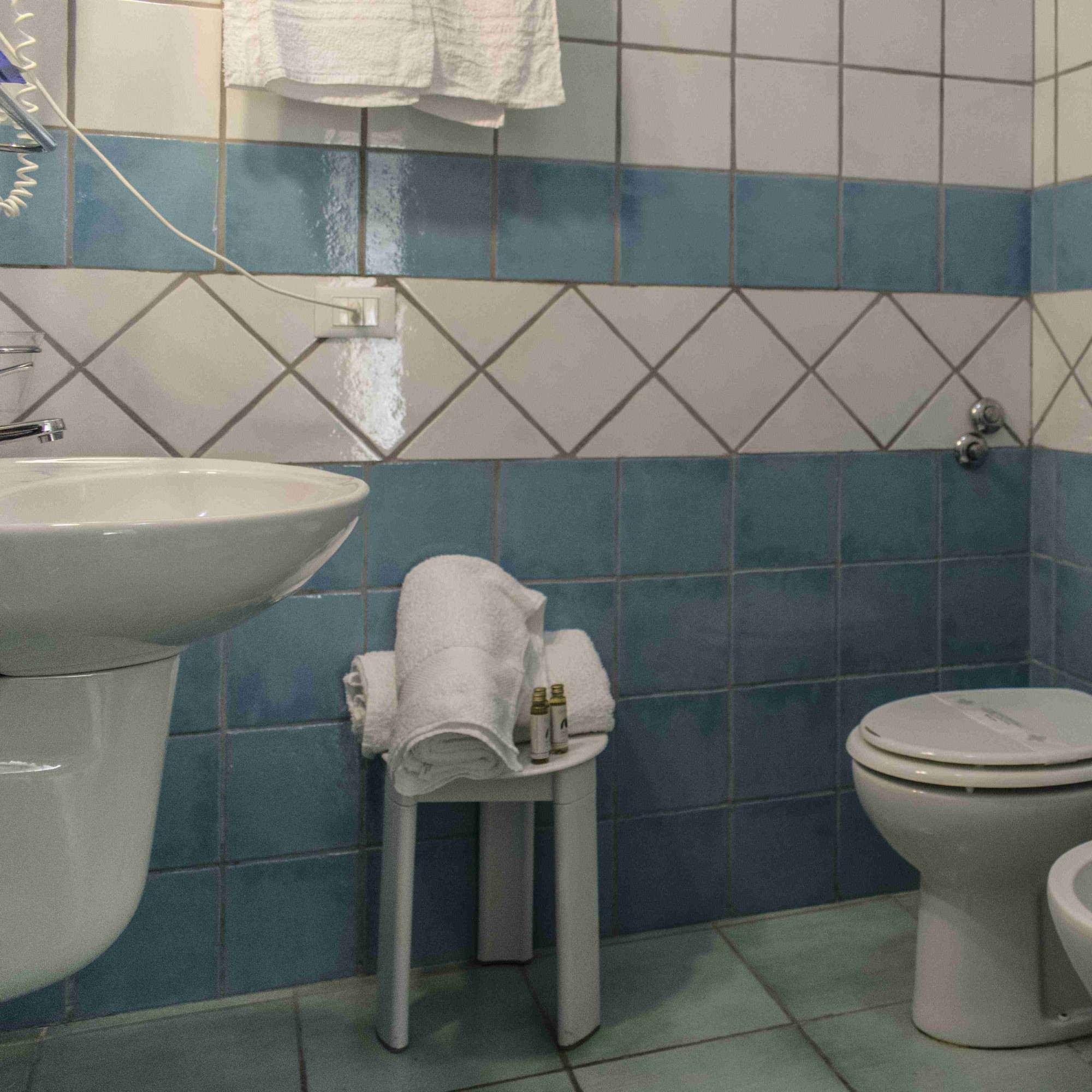 BAIA HOTEL 40/41