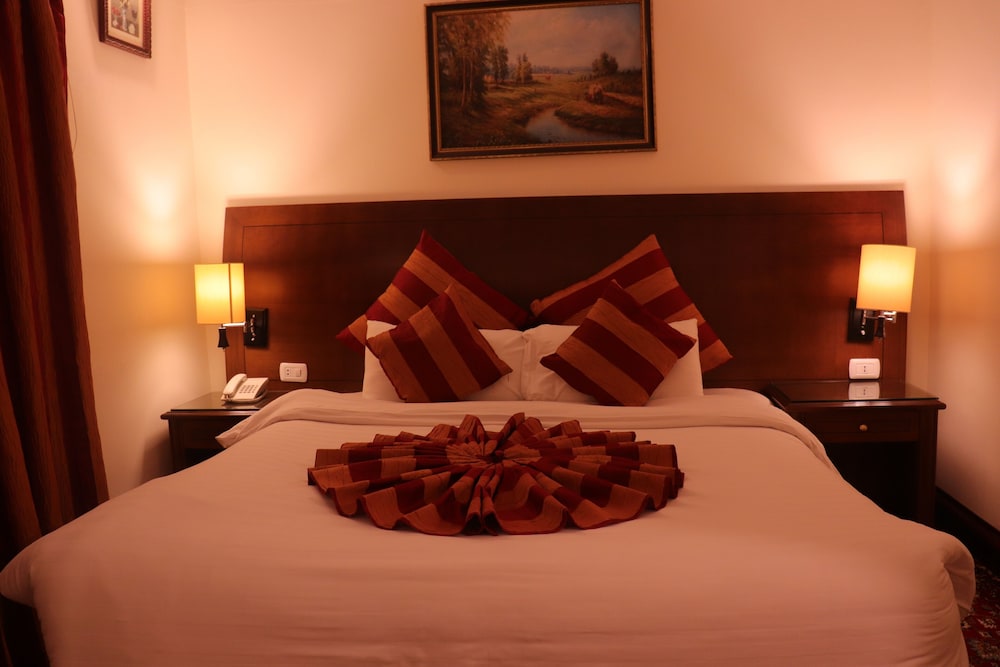 AMRA PALACE HOTEL 12/50