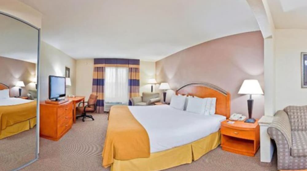 Standard, Queen Bed