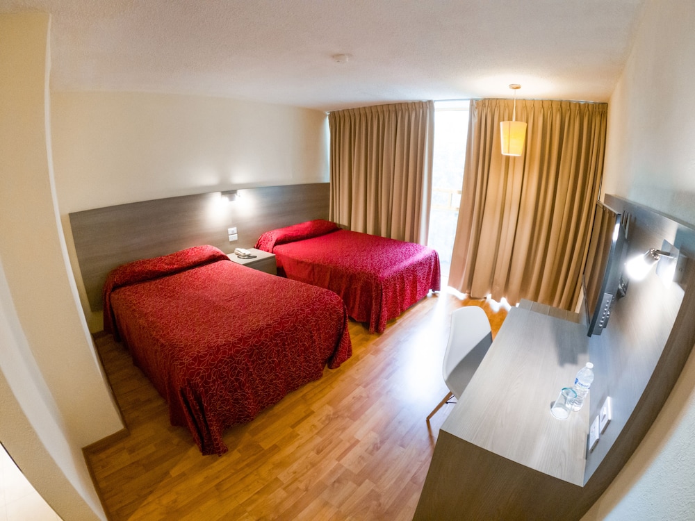 Hotel Del Angel 41/57