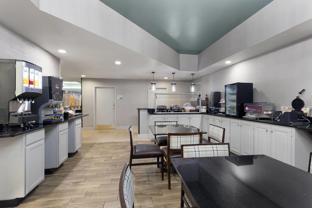 Wingate by Wyndham Greensboro/Coliseum 42/53