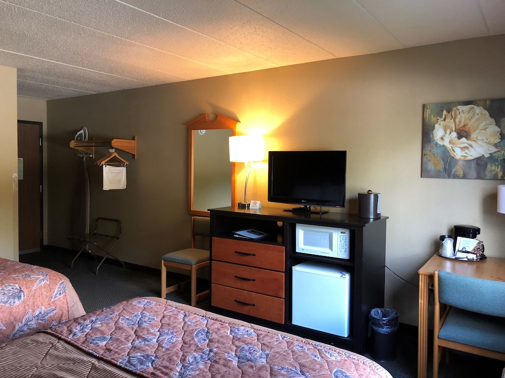 Boarders Inn & Suites by Cobblestone Hotels - Fayette 38/50