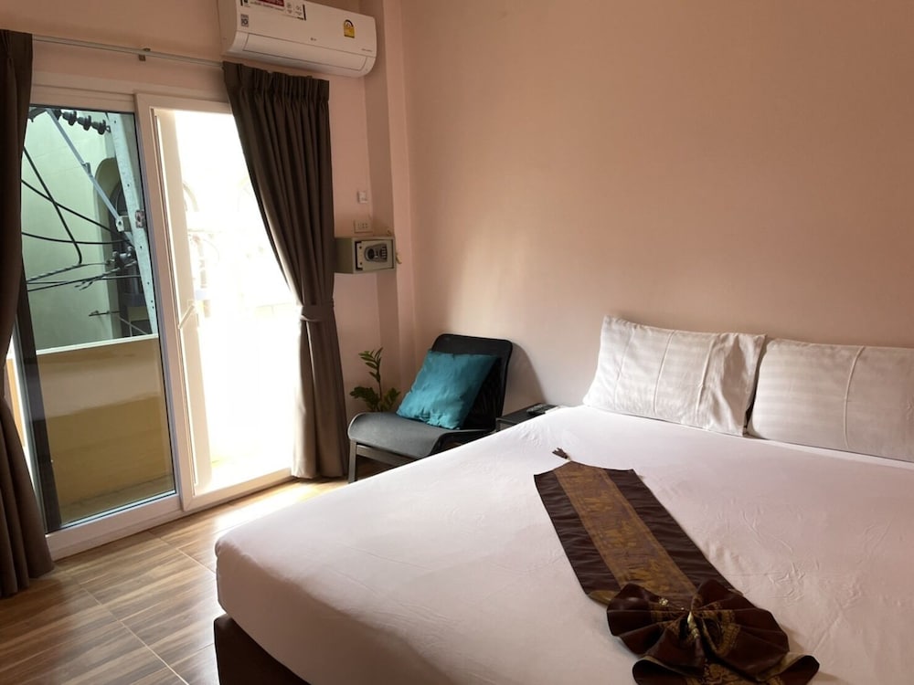 Sureena Hotel 12/39