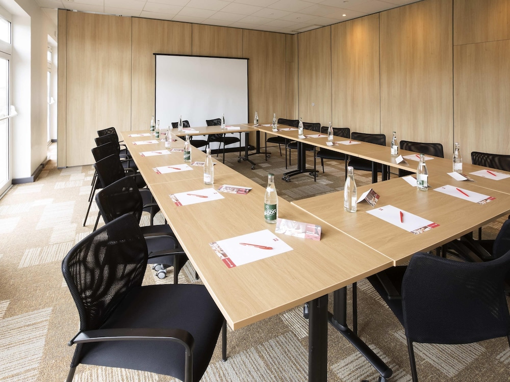 IBIS CHERBOURG LA GLACERIE 66/77