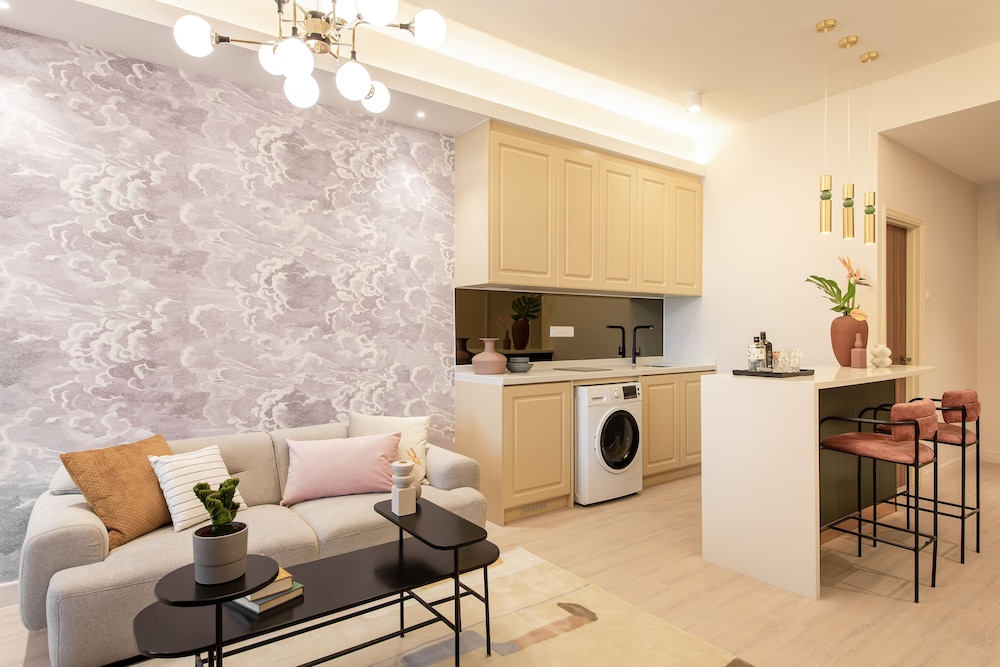AMI Suites 22/50