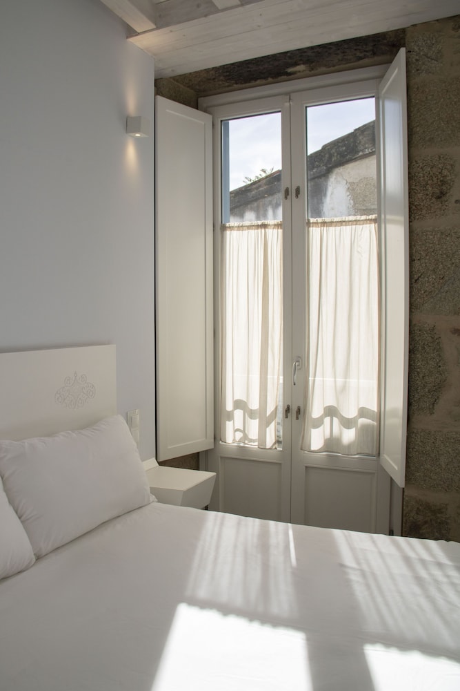 ROOM, SINGLE, DOUBLE BED