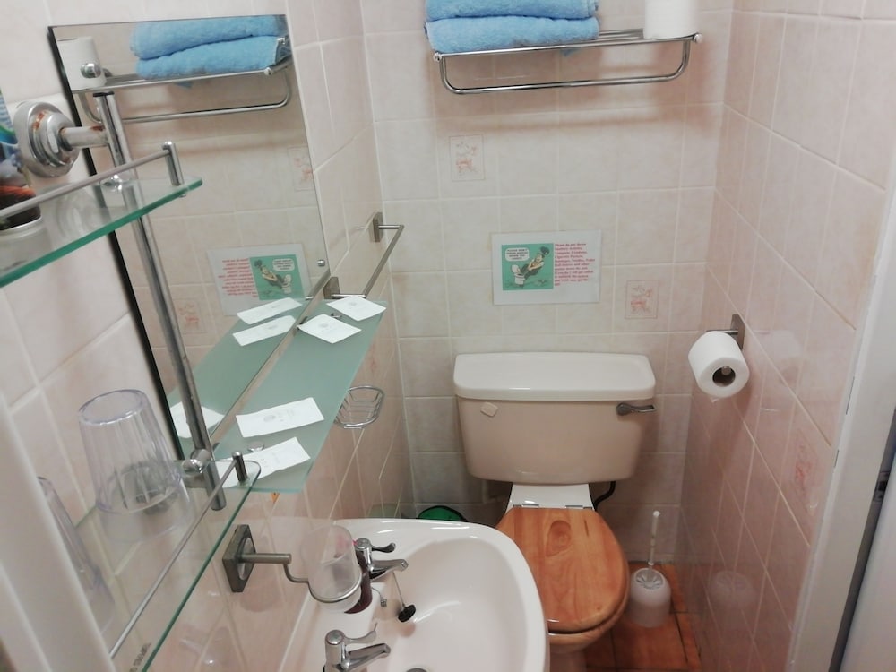 Trianon Guest House 26/30
