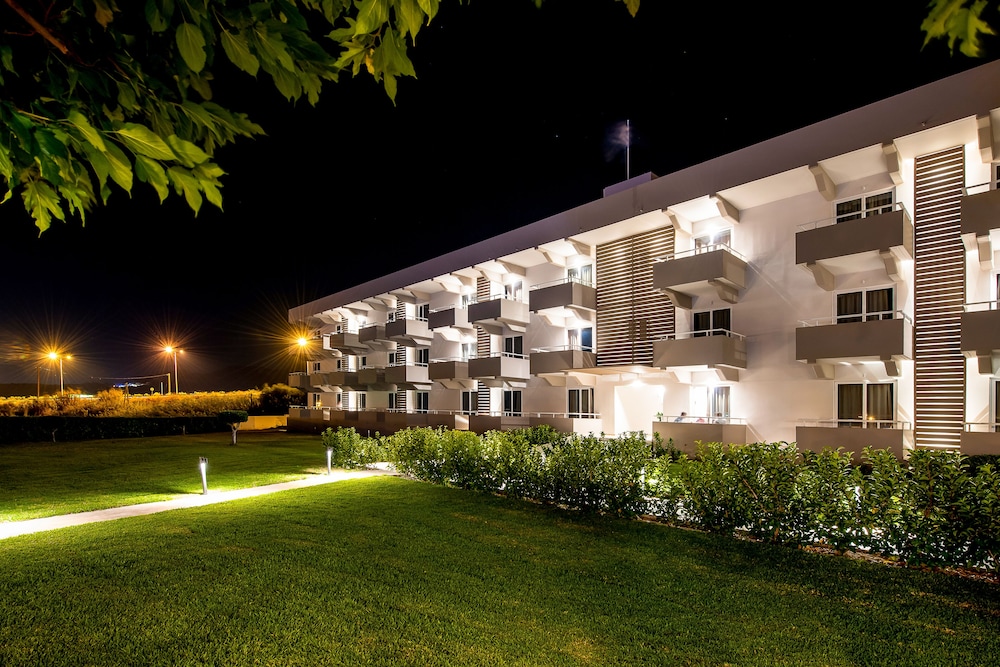Zoes Hotel 32/36