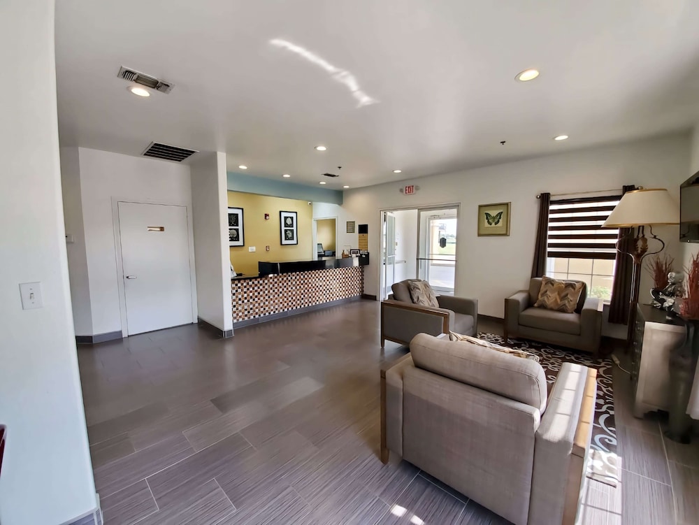 Super 8 by Wyndham Forney/East Dallas 21/27