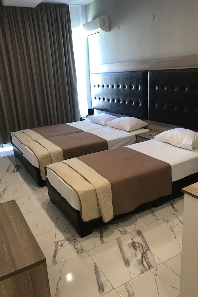 Rex Hotel 10/37