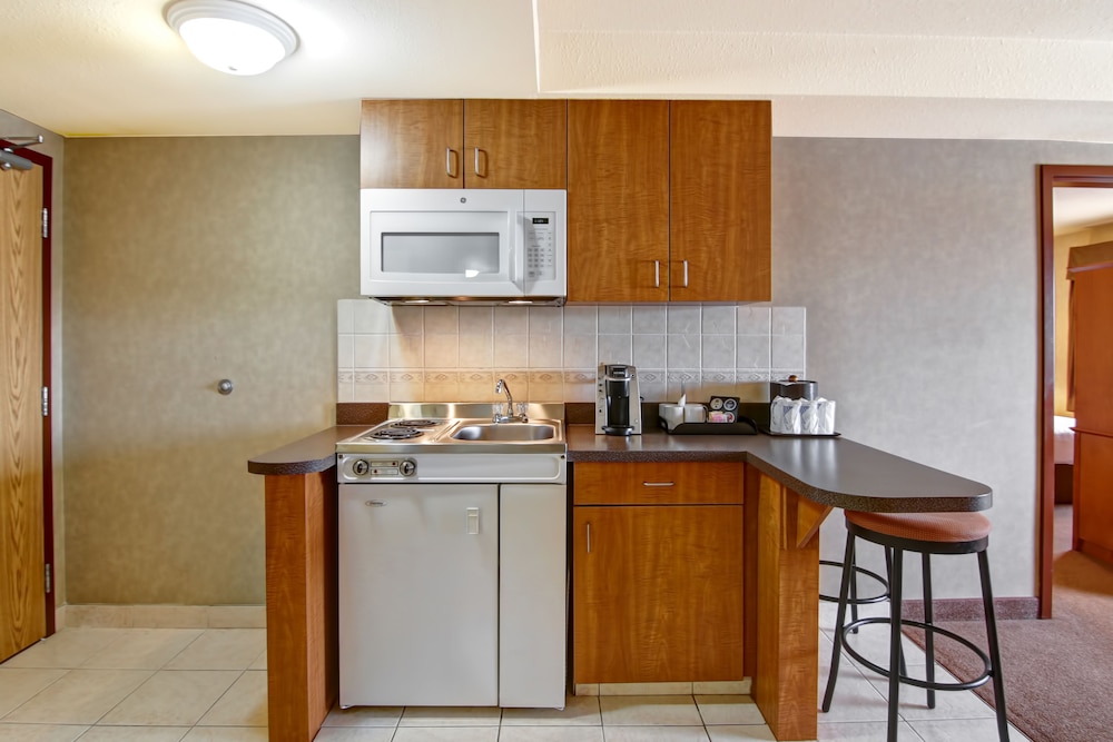 Ramada by Wyndham Ponoka 32/39
