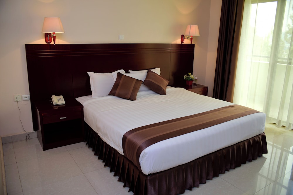 Nobleza Hotel 5/50