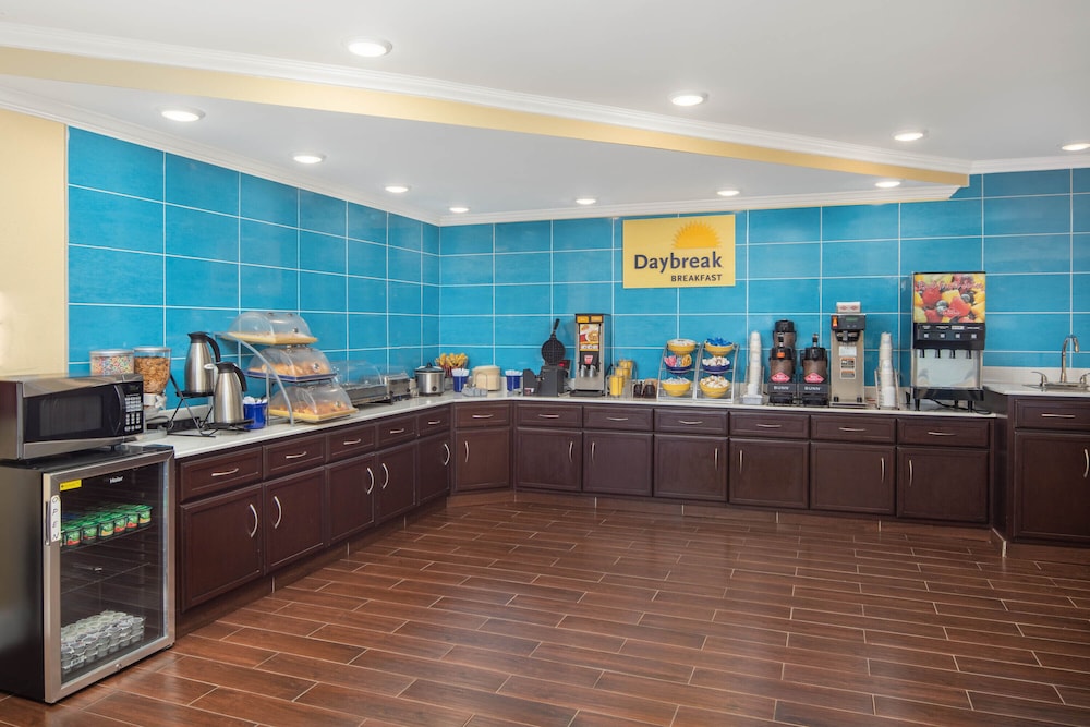 Days Inn by Wyndham Muscle Shoals 6/32