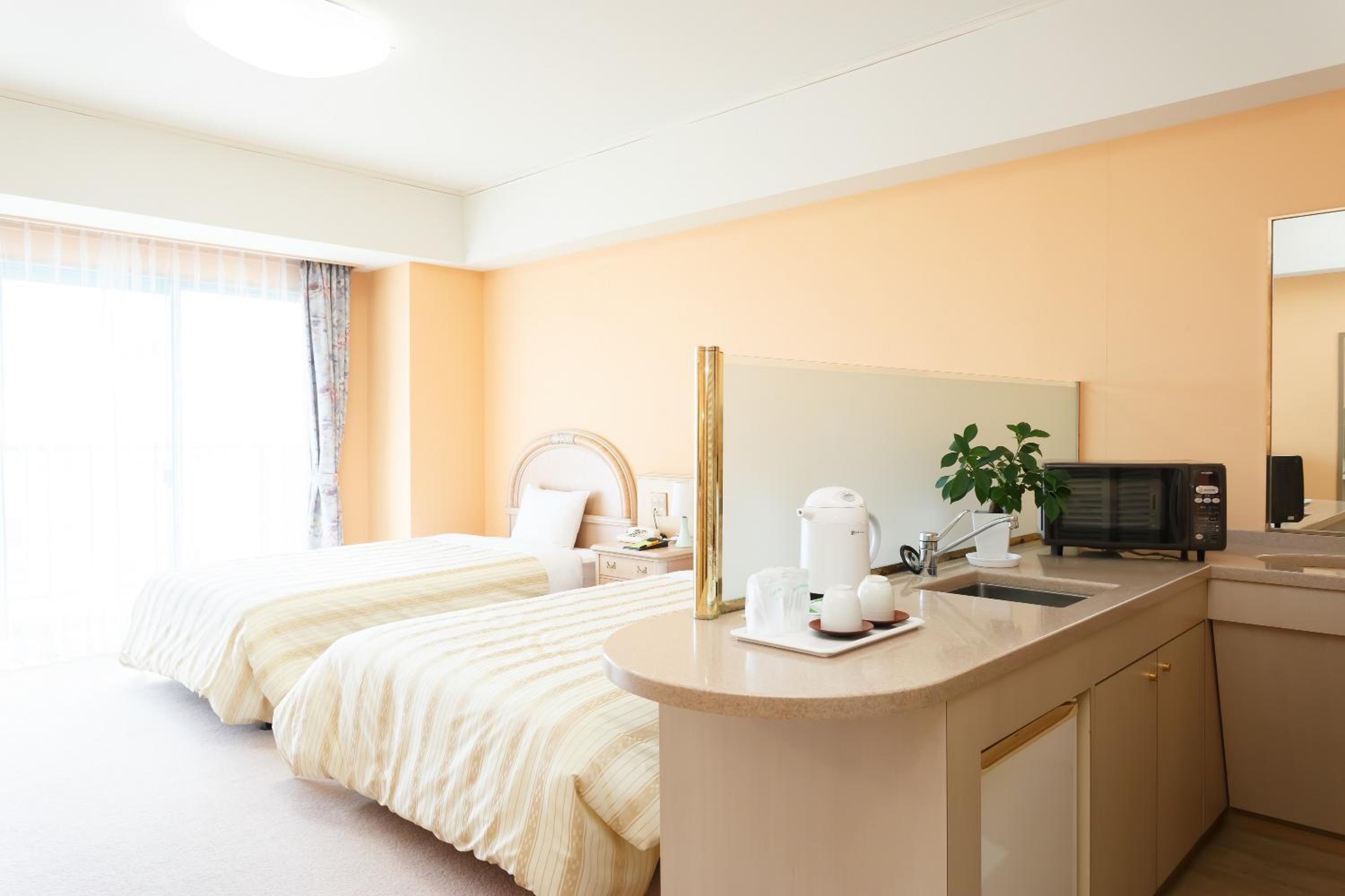 ROOM, TWIN BEDS