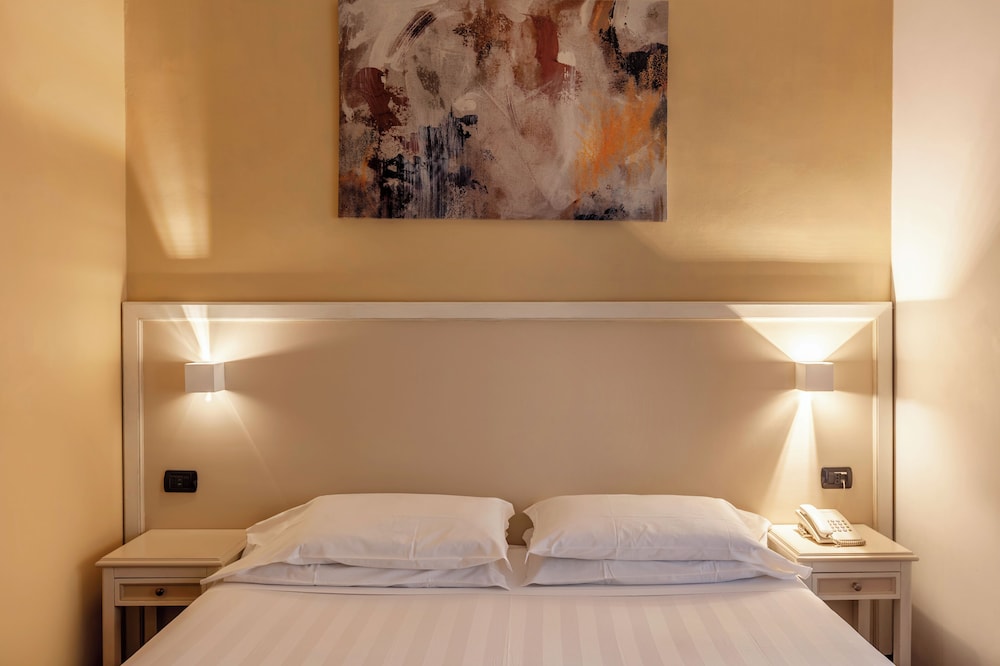 Inn Rome Rooms & Suites 25/50