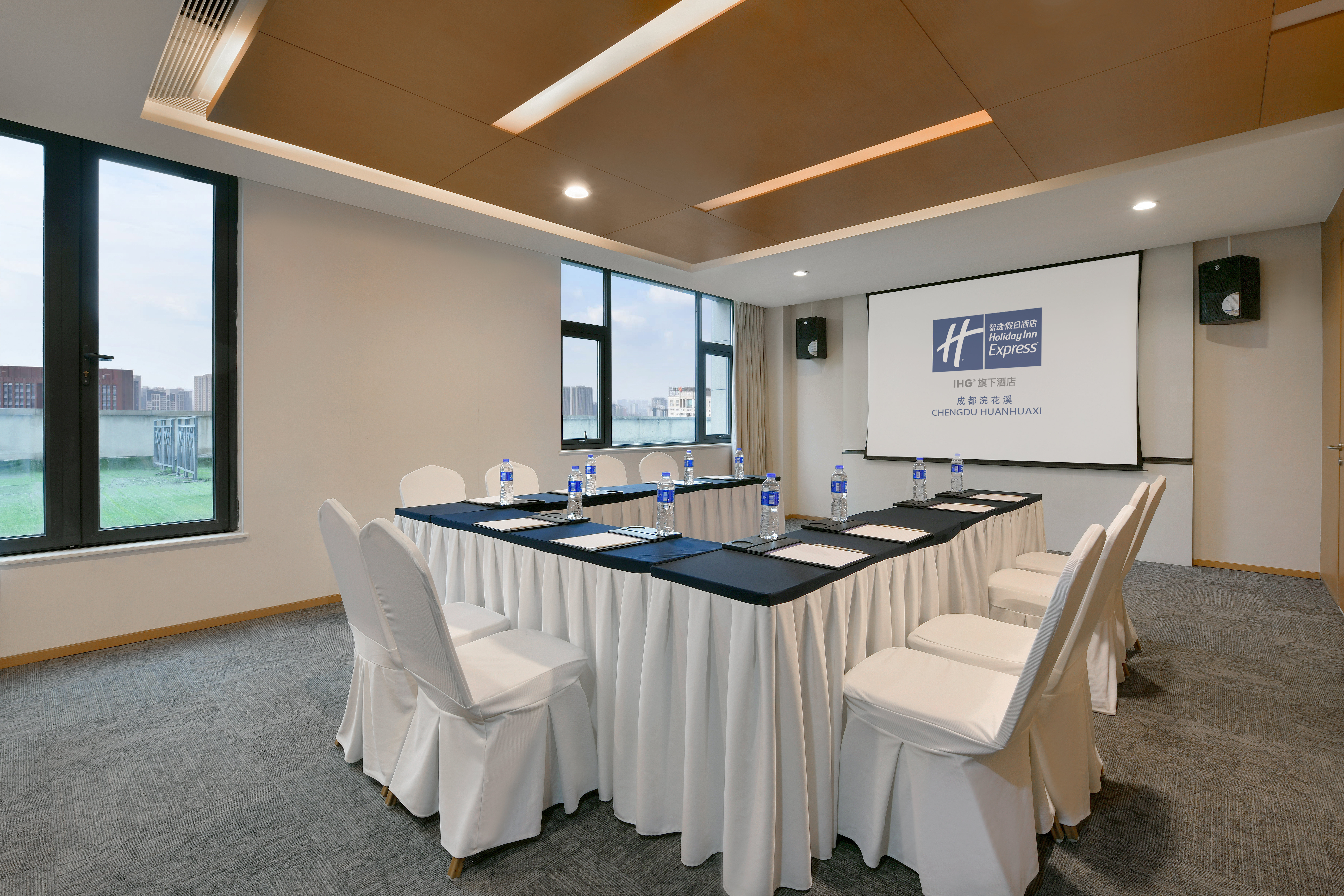 Holiday Inn Express Chengdu Huanhuaxi 58/67