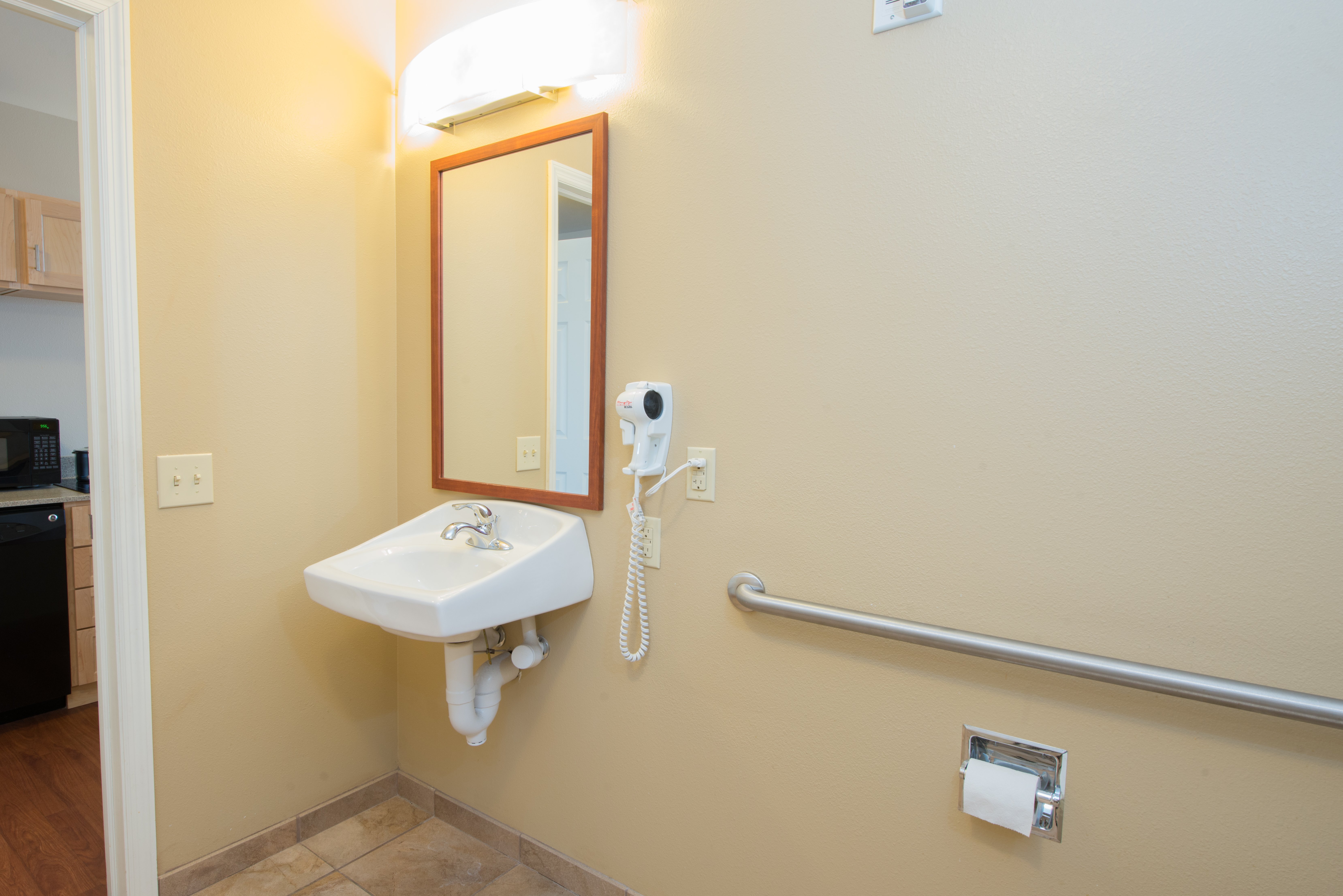 جناح استوديو بسريرين مزدوجين لذوي الإعاقة، Candlewood Suites Minot 3/4