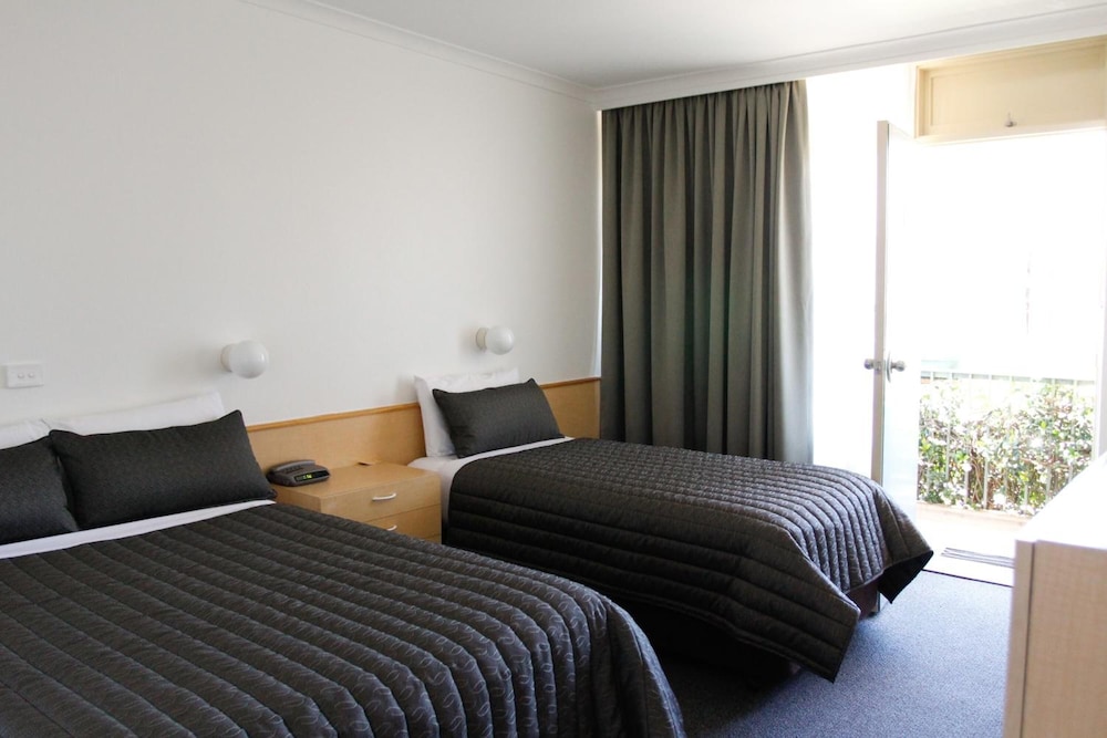 Mid City Motor Inn 14/30