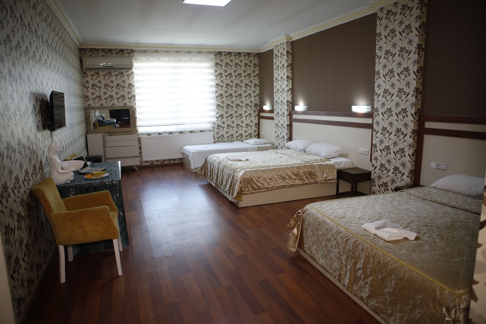 DELUXE, SUITE