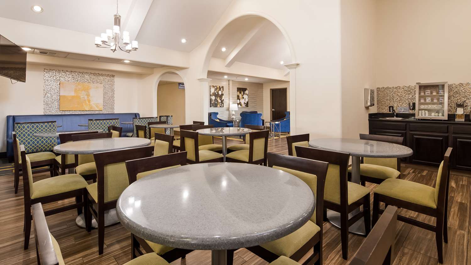 Best Western Plus Tulsa Inn Suites 20/24