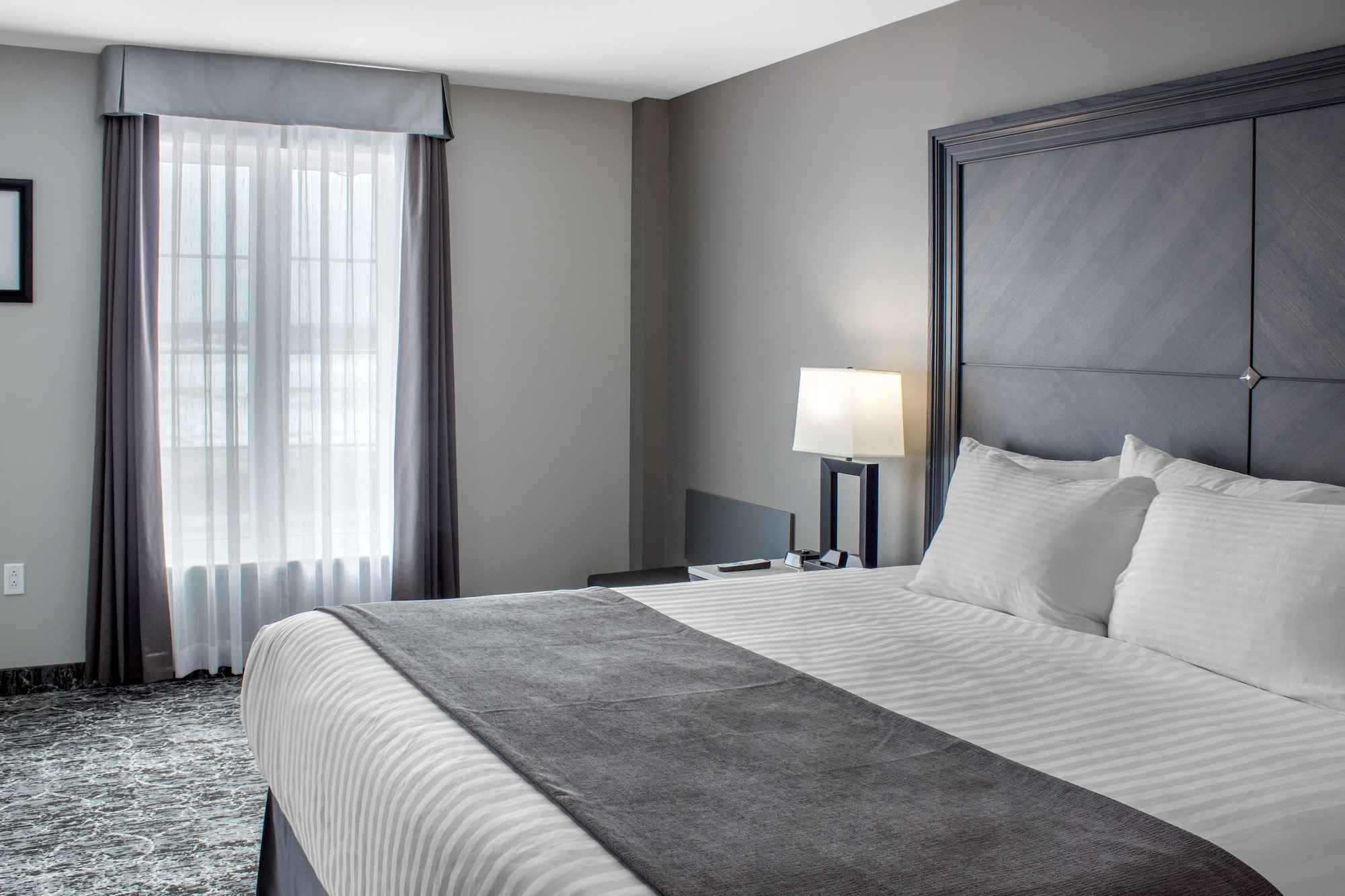 Monarch, Suite, King Bed, River View