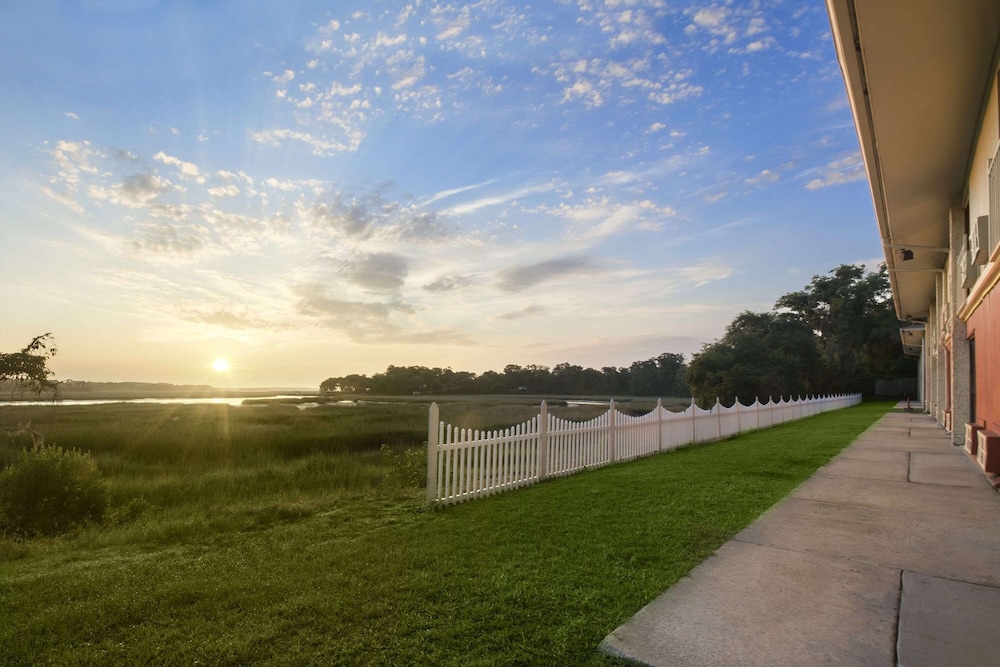 Howard Johnson By Wyndham Beaufort/Parris Island 35/39