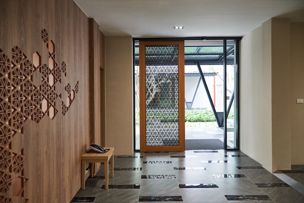 Almas Hotel Bangkok 45/65