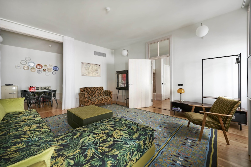 Cais Urban Lodge 30/50