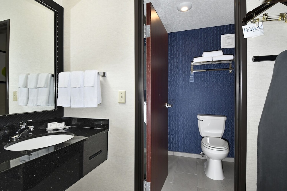 Fairfield Inn & Suites By Marriott Portland Airport 12/49