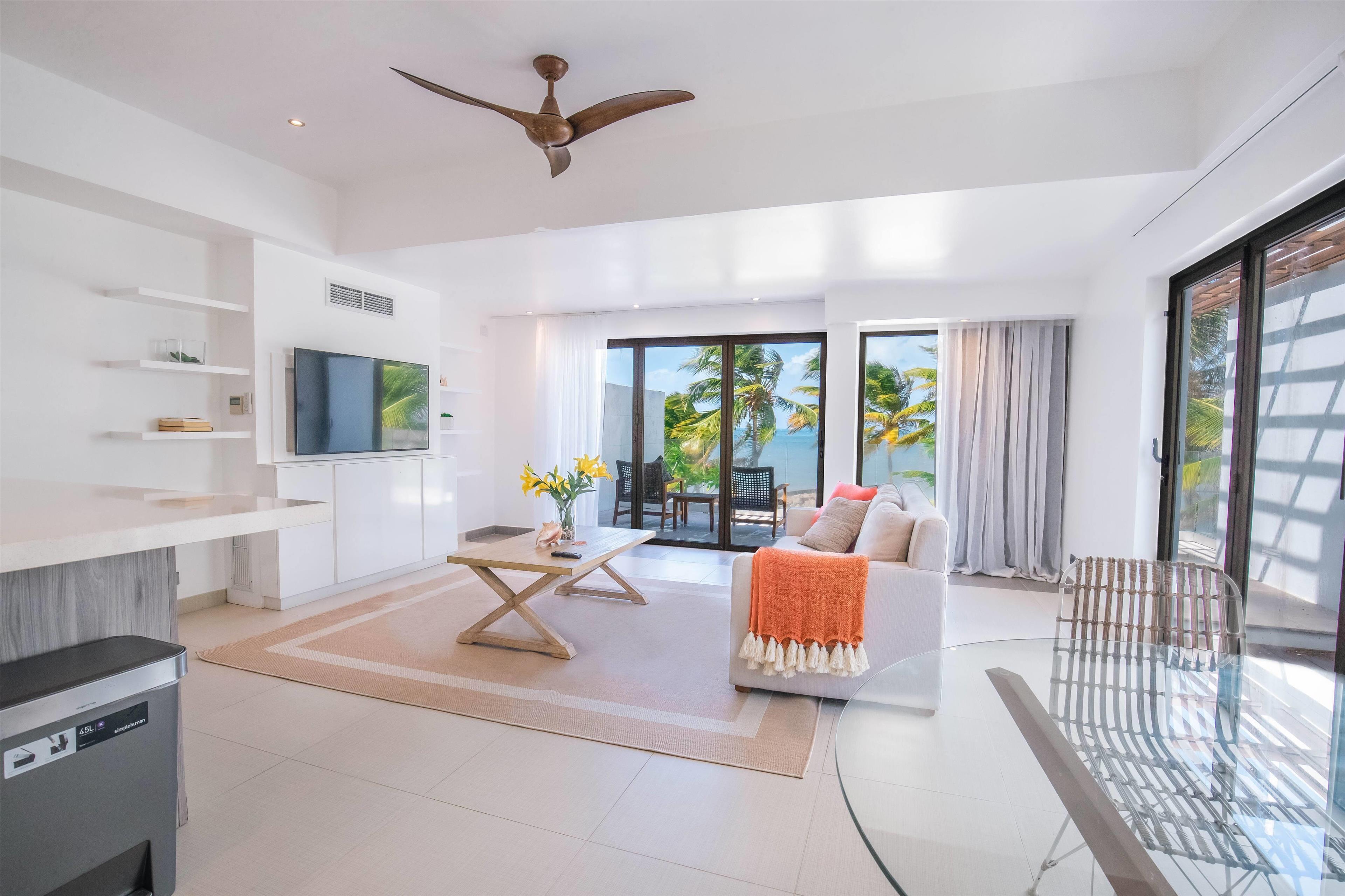 1 Bedroom, Suite, King Bed, Ocean Front, Kitchen