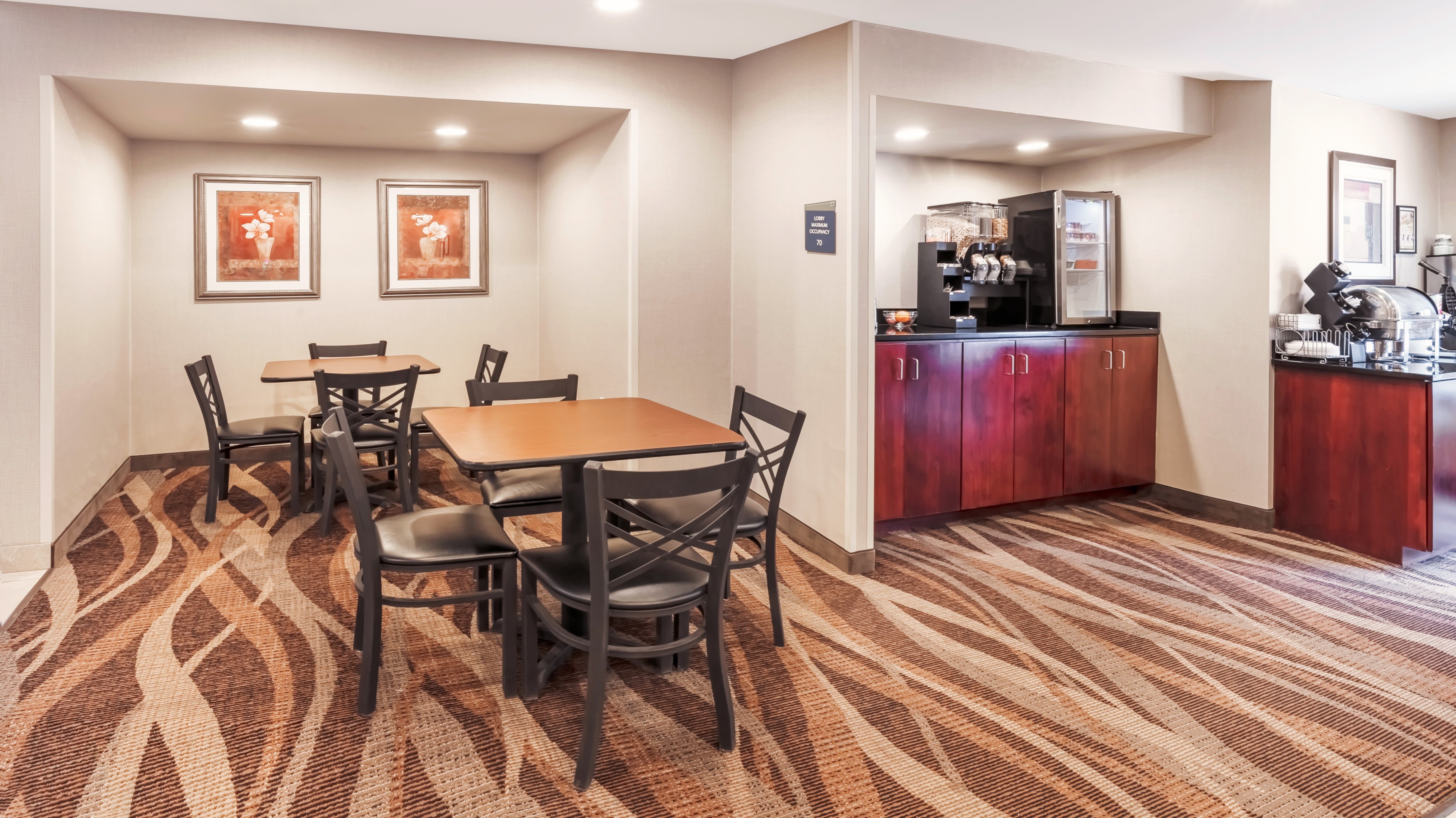 Cobblestone Inn & Suites Durand 43/45