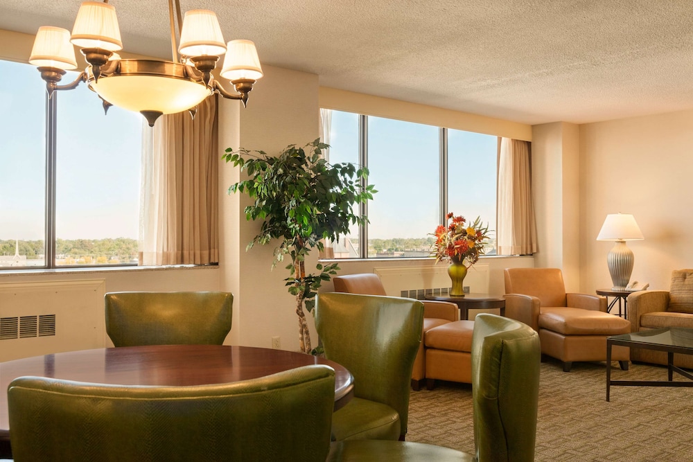 Hilton Fort Wayne At The Grand Wayne Convention Center 31/72